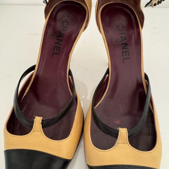Chanel Beige & Black Captoe Vintage Y2K Mary Jane CC Buckle Pin Up Heels Pumps - Picture 6 of 12